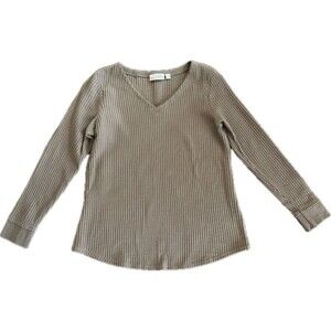 Belle Kim Gravel Women's M Waffle Knit V Neck Taupe Top Shirt Curved Hem